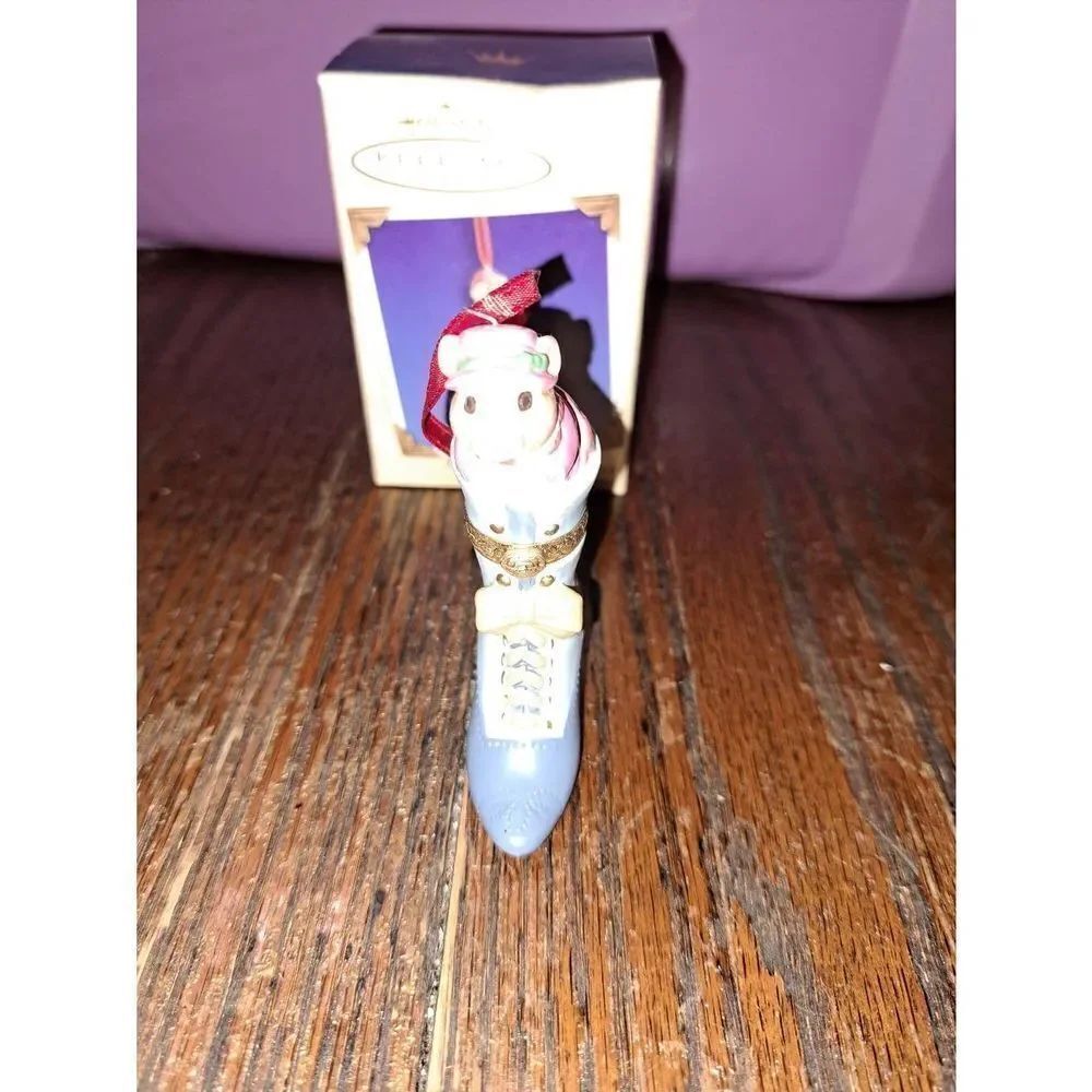 Vintage 1999 Hallmark Keepsake Fashion Afoot Mouse High Heel Christmas Ornament